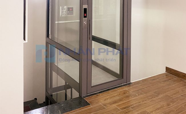 Nên chọn vách kính cường lực nào cho thang máy?