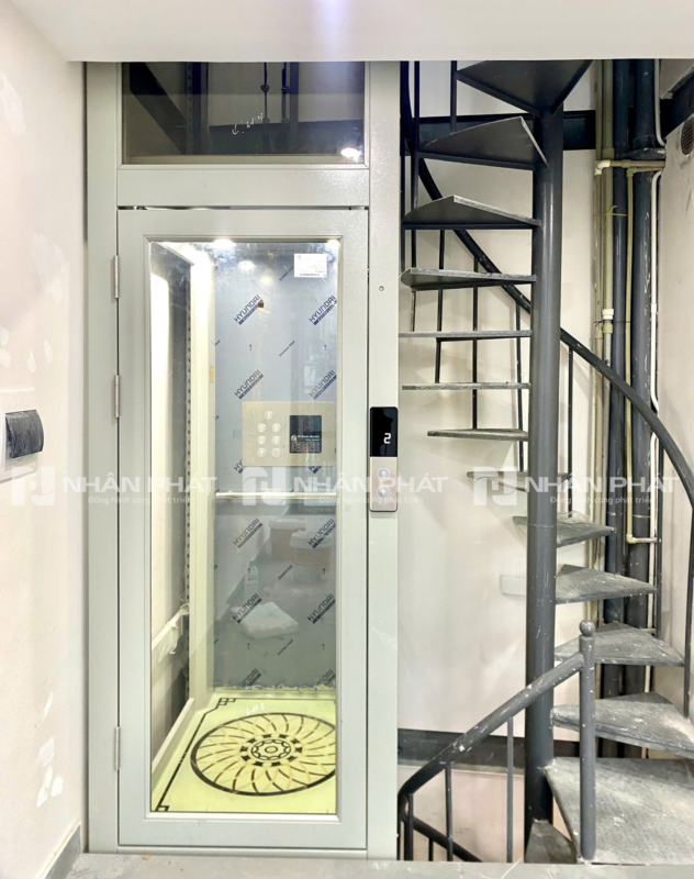1 2 Thang máy kích thước nhỏ