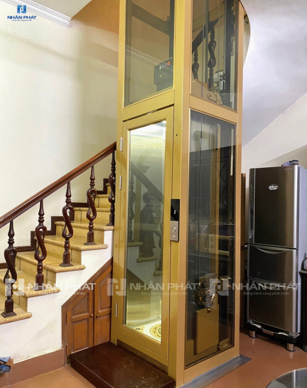 14 Thang máy gia đình ở giếng trời