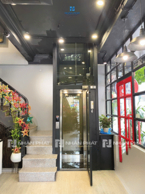 16 Thang máy cửa mở vuông góc