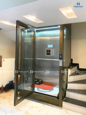 28 Thang máy ở giếng trời thang bộ