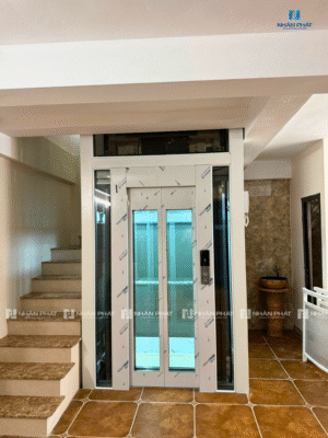 41 Thang máy cửa mở tim