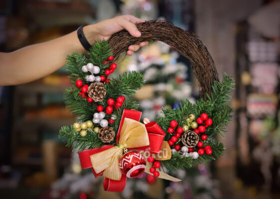 vong nguyet que giang sinh CareerBuilder 2 Trang trí thang máy gia đình đón giáng sinh