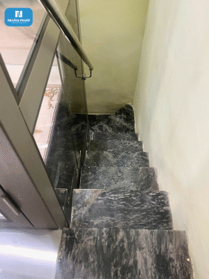 1 thang máy cửa bản lề 1 cánh
